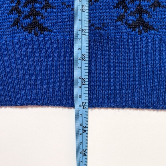 Sweater with skier pattern - Picture 4 of 11